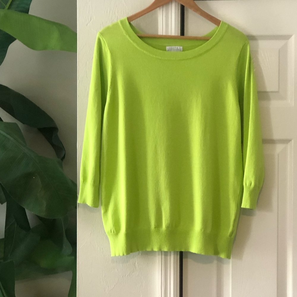 Joseph A Lime Green Sweater
XL Size, 3/4 Sleeve
EUC-Cute Spring Color!